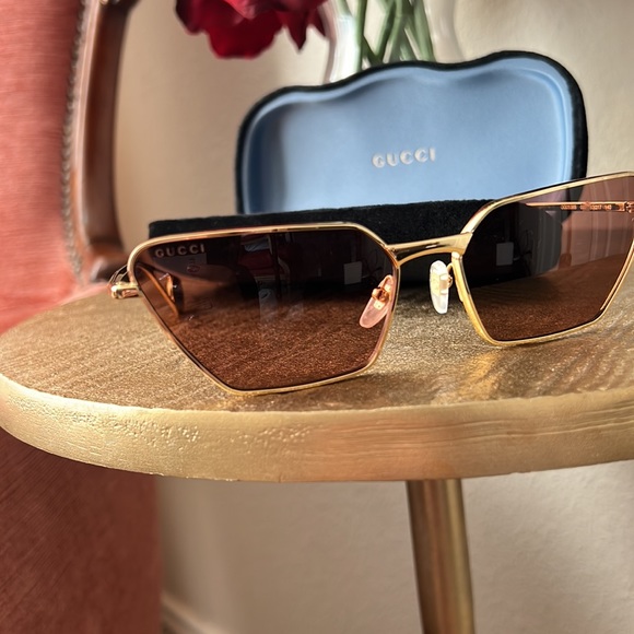 Gucci GG0538S gold cat eye women’s sunglasses, authentic NWT - Picture 10 of 15